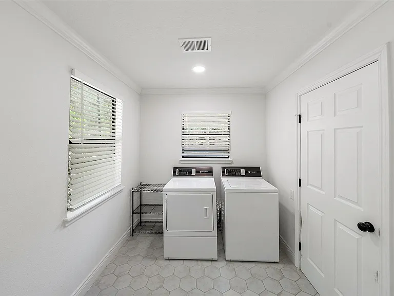 4884 Holly Ln W — Photo 18