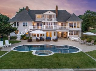 165 Neptune Dr, Groton, CT 06340