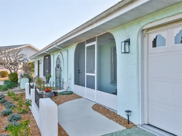 325 Green Manor Dr, Sun City Center, FL 33573