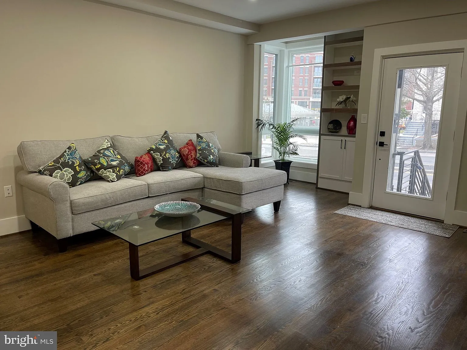 3 bed, 1770 sqft, $3,950 — Photo 4