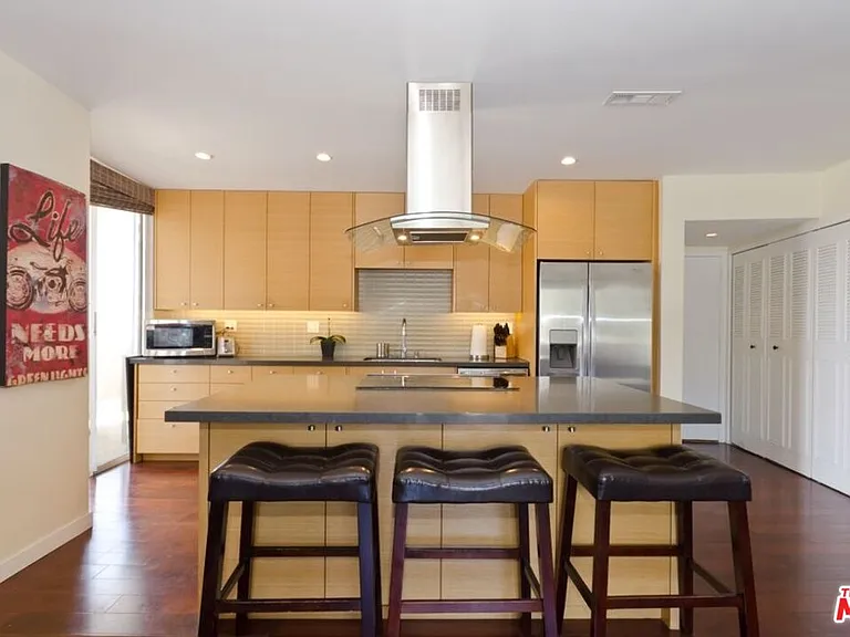 7250 Franklin Ave #901 — Photo 4