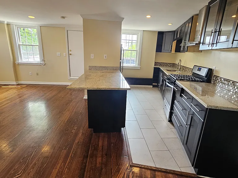 75 Whitney Ave #4B — Photo 1