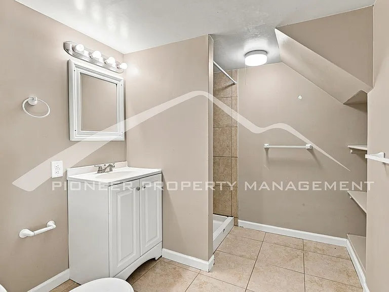 427 S Washington St — Photo 17