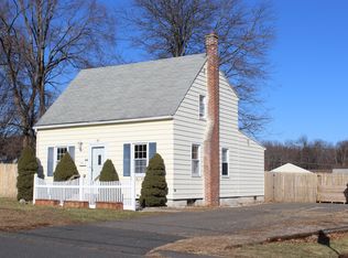 11 Pearl St, Windsor Locks, CT 06096