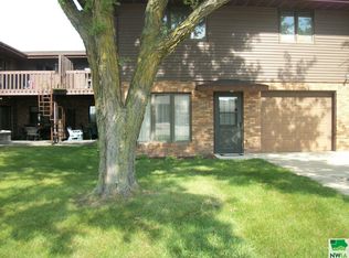 1306 Greta St, Cherokee, IA 51012