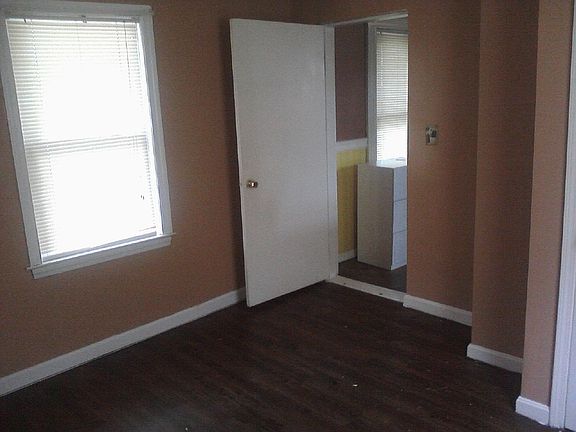 bedroom still cleaning flrs.