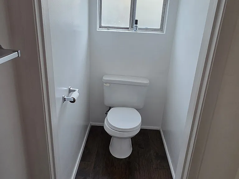 1260 E 4th St #6 — Photo 7