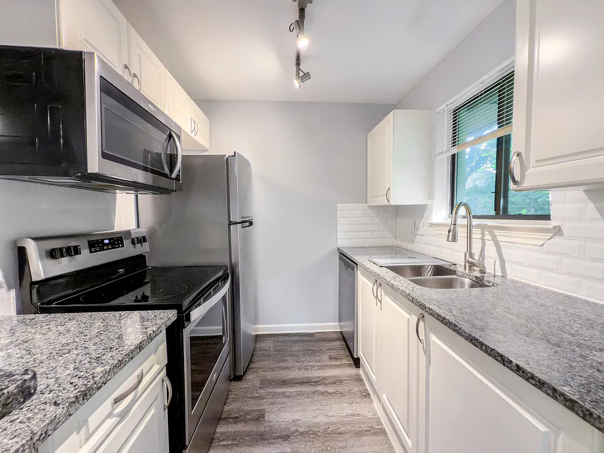 Building Photo - 5329 Reiger Ave #101