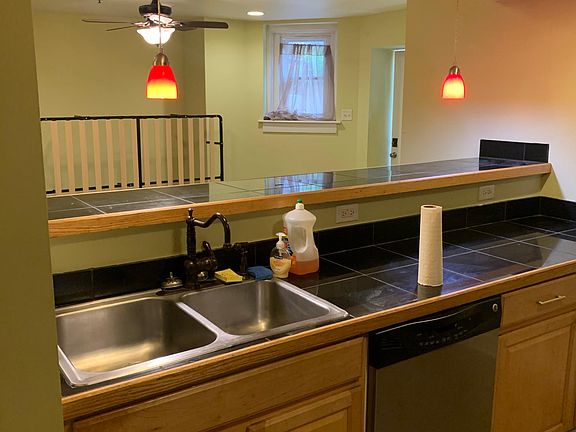 3rd image of 928 W Franklin St APT 1