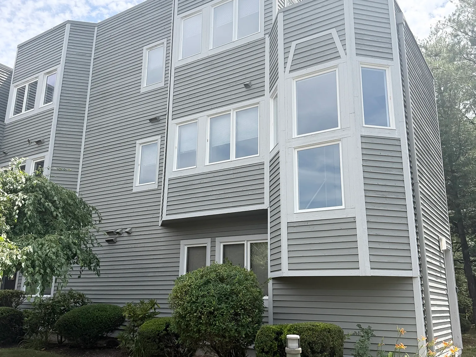 2 bed, 1.5 bath, 1384 sqft, $2,500 — Photo 3