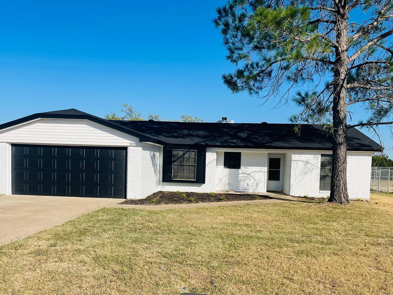 532 Highpoint Dr — Photo 1