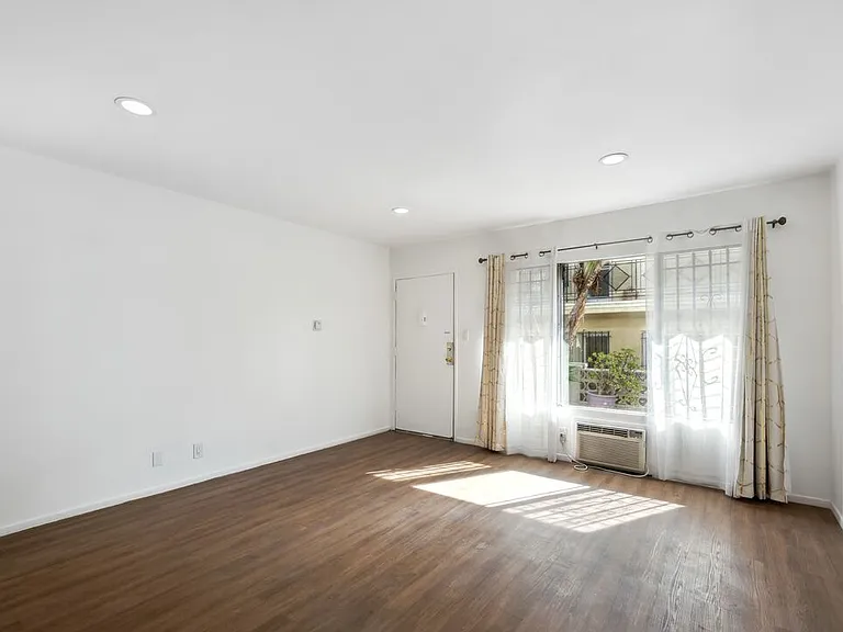 633 N Hayworth Ave #2 — Photo 4