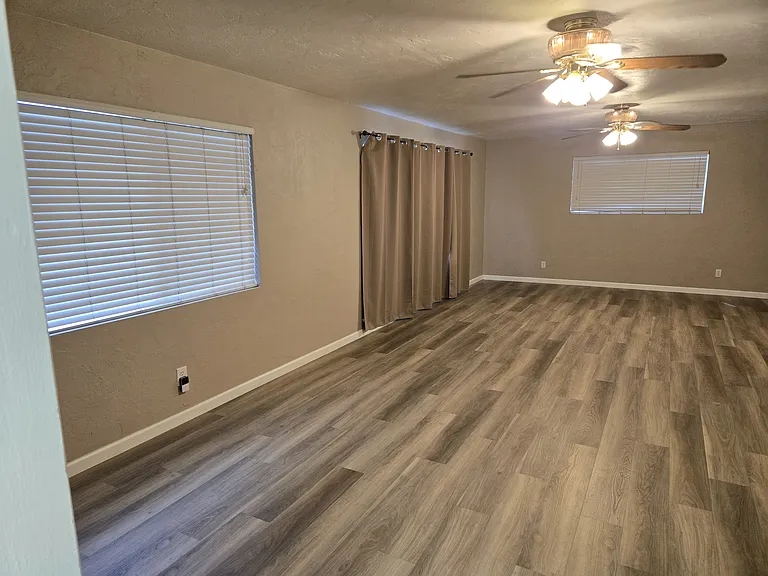 1860 W Henderson Ave #A — Photo 29