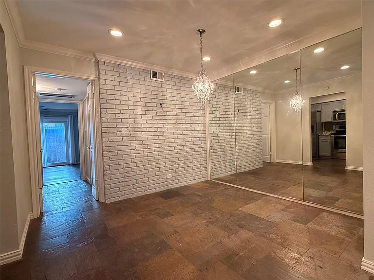 537 N Post Oak Ln #537 — Photo 8