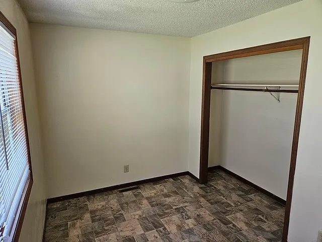 206 W Grand Ave — Photo 5