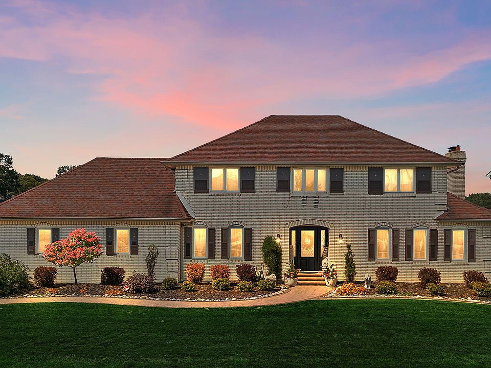 1st image of 3134 Lakeside Dr