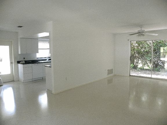 5th image of 775 Siesta Dr