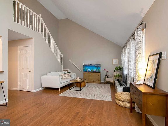 4th image of 119 Bayberry St