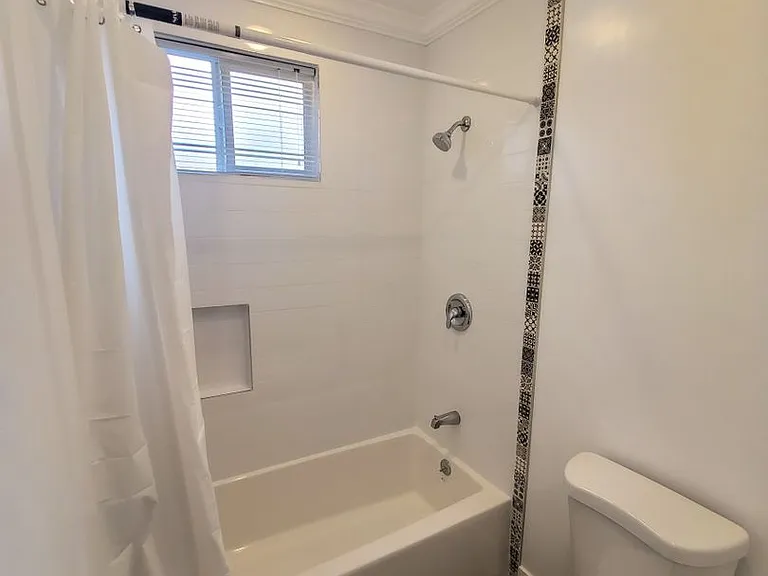 1334 Las Palmas Ave — Photo 11