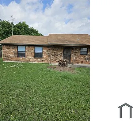 2109 Schwertner Dr — Photo 2