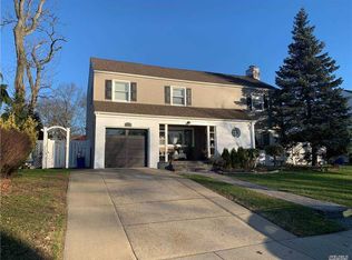 150 N Brookside Ave, Freeport, NY 11520