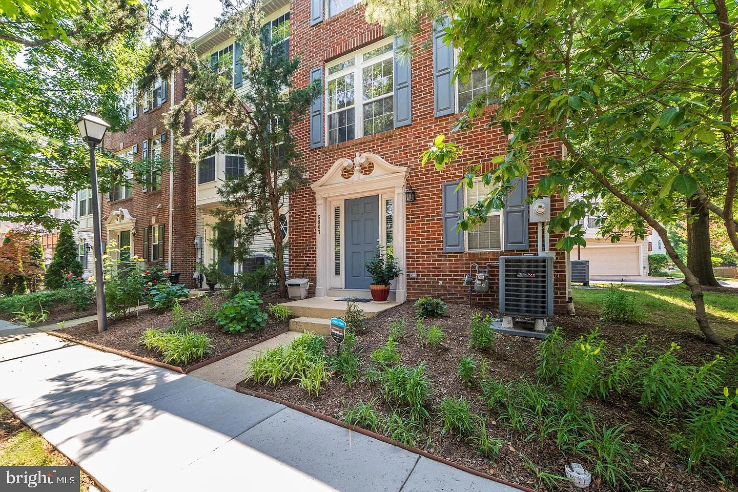 4 bed, 2.5 bath, 1892 sqft, $3,650 — Photo 3