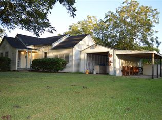 611 Spruce Ave, El Campo, TX 77437
