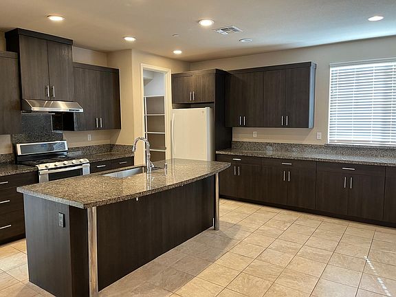 5th image of 520 Aspen Pl