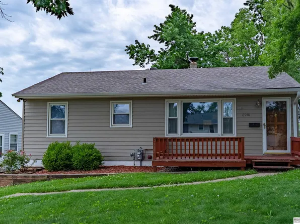6940 Pinkney St, Omaha, NE 68104
