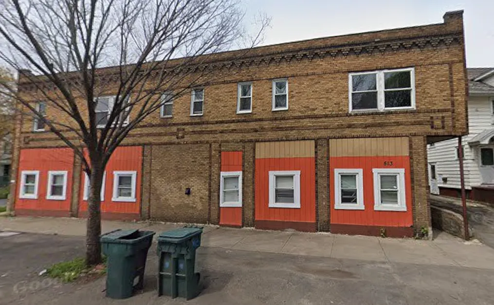 3 bed, 1000 sqft, $1,400 — Photo 1