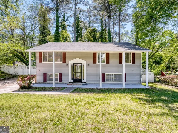 1340 Pineglen Dr, Riverdale, GA 30296