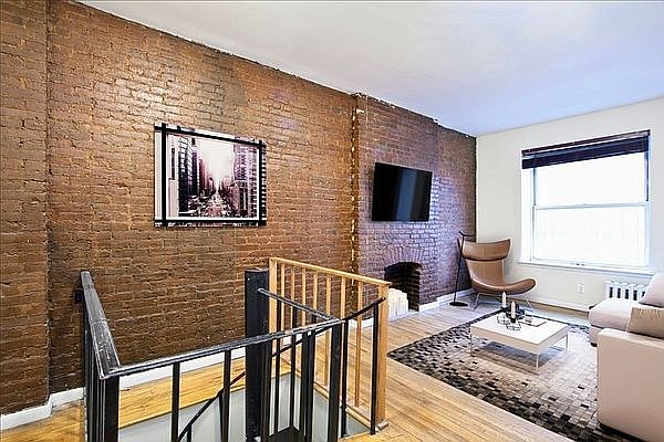 1st image of 321 W 47th St APT 1c
