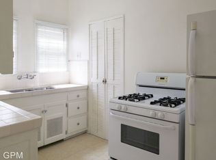7200 Hawthorn Ave, Los Angeles, CA 90046