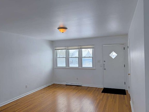 4th image of 1313 Dewson Ln