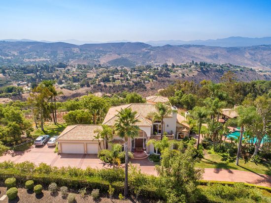 Kitchen Cabinets 12370