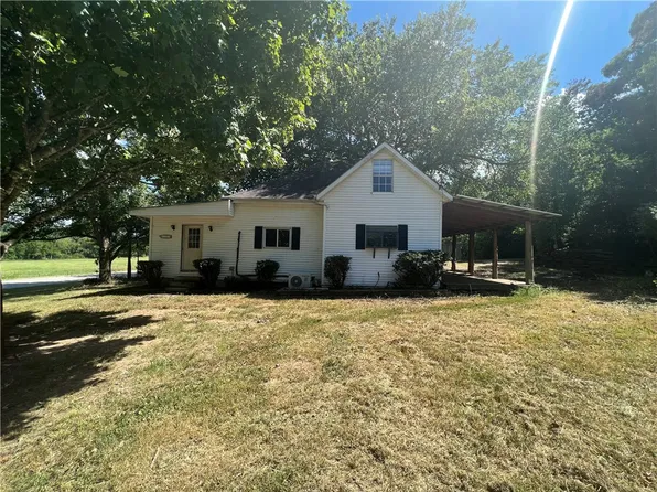 1135 McKnight Ave, West Fork, AR 72774