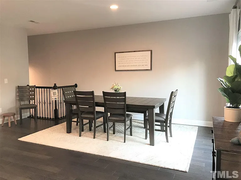 110 Brier Smt — Photo 9