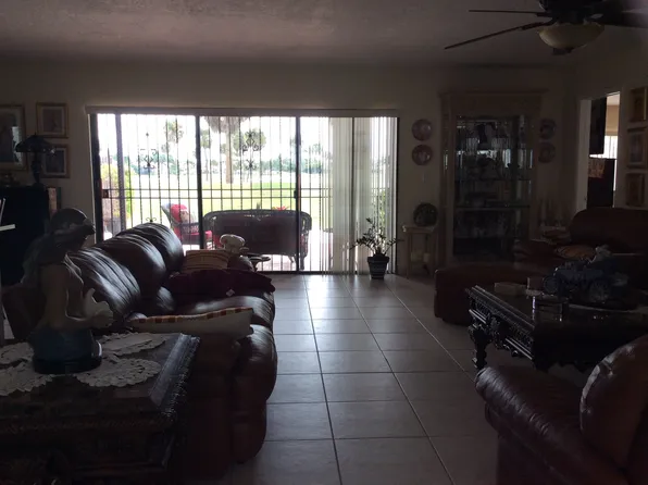 7445 Bay Hill Dr, Hialeah, FL 33015