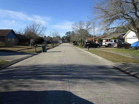 Exterior Neighborhood (street photo)