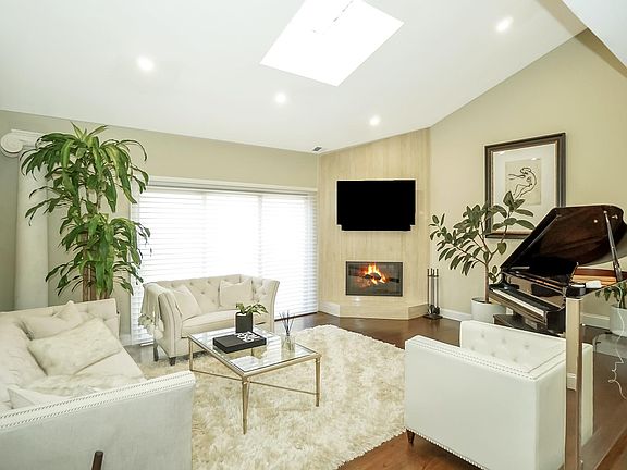 5th image of 28 Club House Ct Unit 28