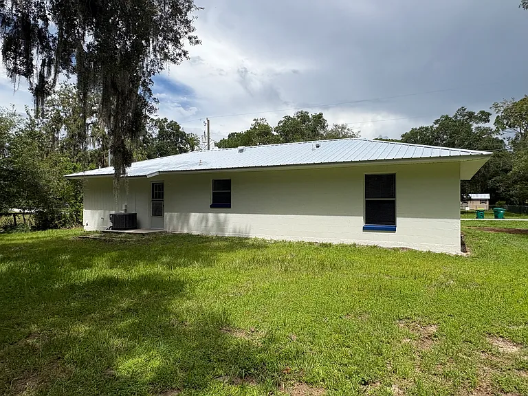 927 Russell Ave — Photo 4