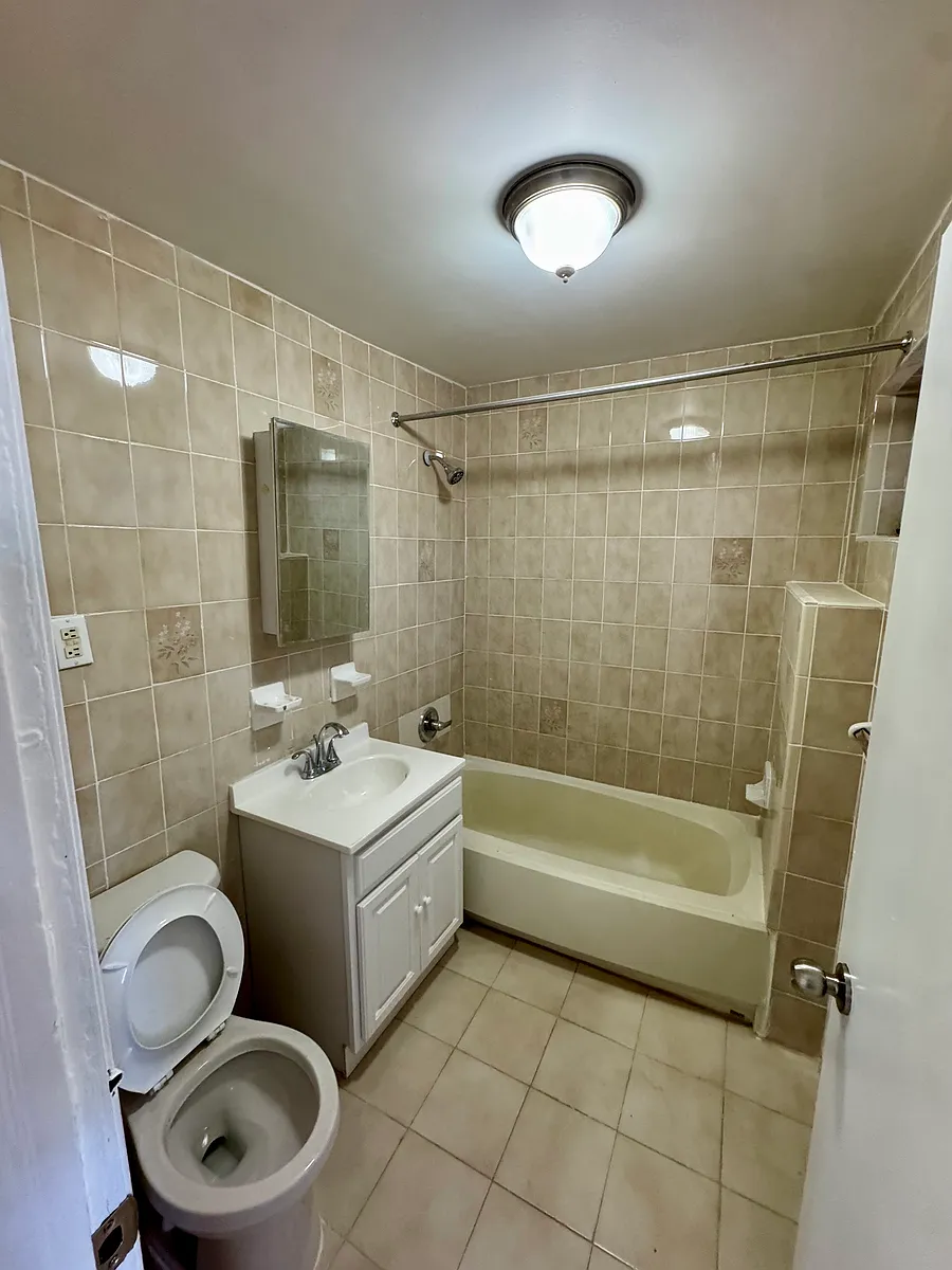 Building Photo - Bay 34th St
