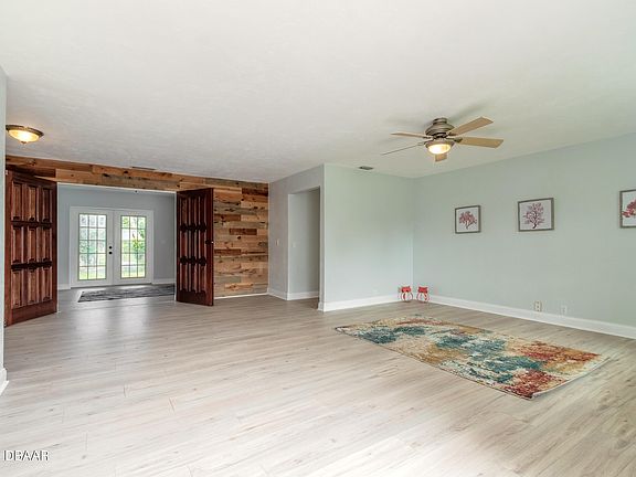 4th image of 74 Broadmoor Cir