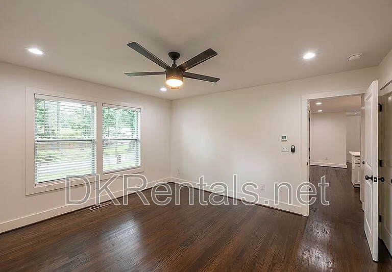 737 Helen St NW — Photo 18