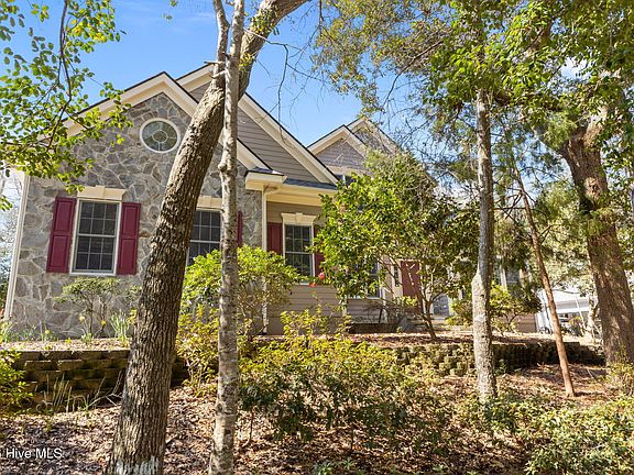 2nd image of 121 Oakleaf Drive