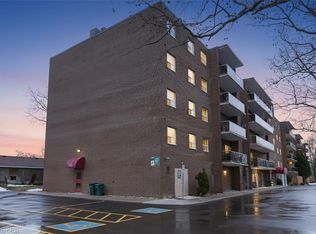 793 Colborne St #205, Brantford, ON N3S 7J3