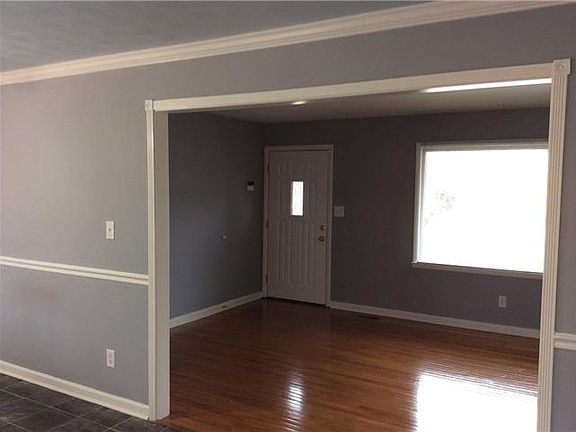 5th image of 211 N Electra St