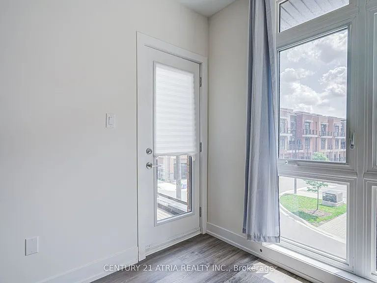 1 Bond Cres #1 — Photo 21