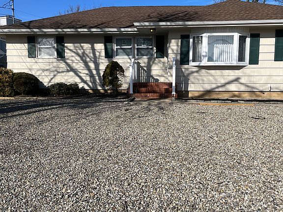 2nd image of 188 Bay Stream Dr