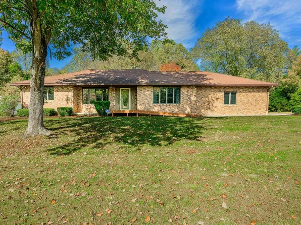 25 Country Estates Dr, Mitchell, IN 47446